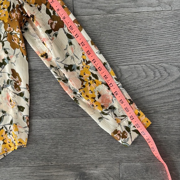 🌼ZARA🌼 Floral Plisse Button-Down Blouse, Size M - Picture 9 of 10